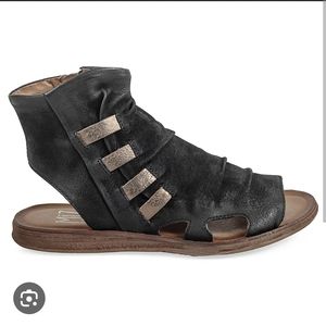 Mis Mooz Fizzy gladiator sandal
